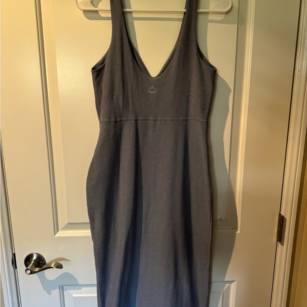 Beyond Yoga Spacedye Inspire Midi Dress in Cloud Gray Heather - Picture 6 of 8